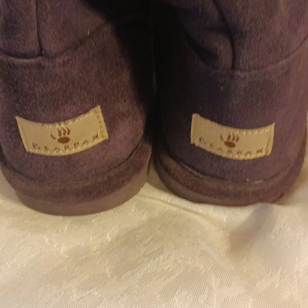 Bearpaw black tall suede and sweater material size 8